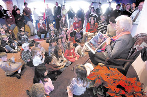 Former first lady Bush tours Children's Museum for first time